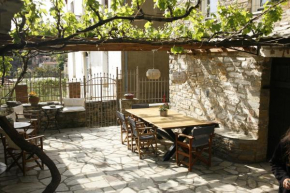 Ξενώνας Λαύκος, Lavkos